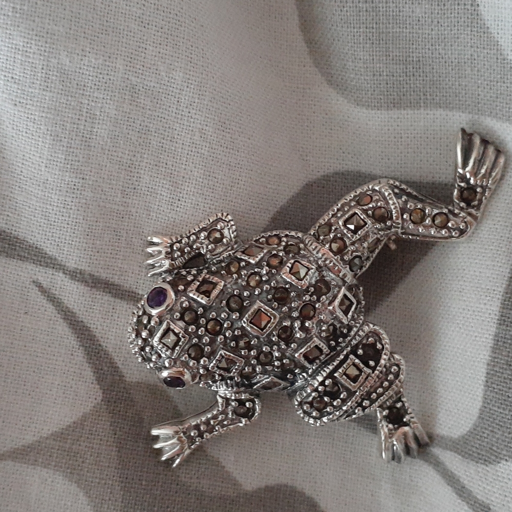 .925 Sterling Silver Brooch
